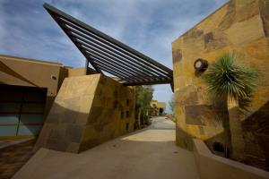 Pinnacle Modern Green Architecture 8