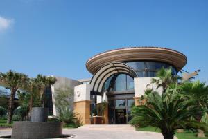 Golf Driving Range Modern Green Architecture 1