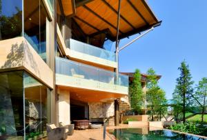 Luxelakes Black Pearl Modern Green Architecture 20
